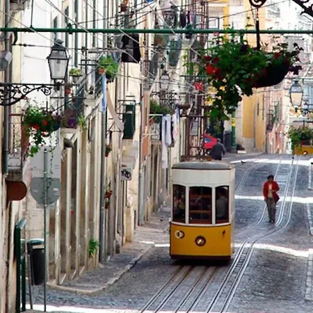 Calcada Do Combro ליסבון